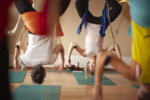 Yoga im Mandaran Bewegungstuch